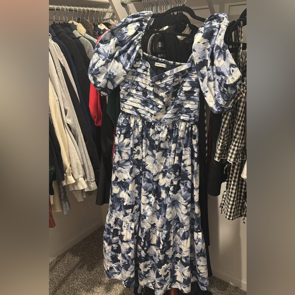 The A&F Emerson Poplin Puff Midi Sleeve Dress
